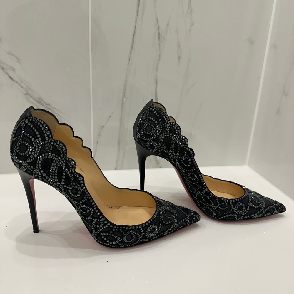 Christian Louboutin top vague strass-embellished pumps size 38 worn twice